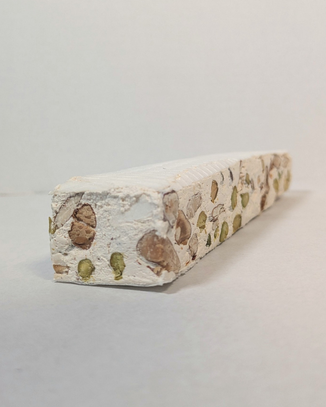 Weißer Bio-Nougat mit Bio-Lavendelhonig, 150 g